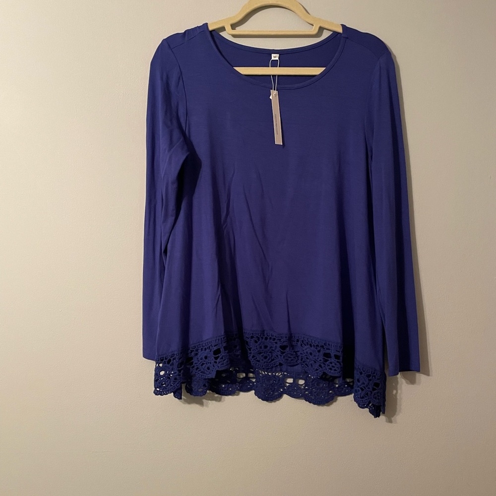 NWT QIXING Women's Long Sleeve Lace Trim Tunic. Royal blue.